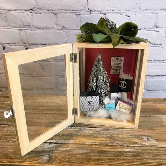 Merry Miniatures Holiday Shadow Box - Picture 8 of 9